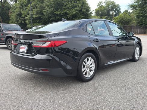 Used 2025 Toyota Camry LE FWD image 6