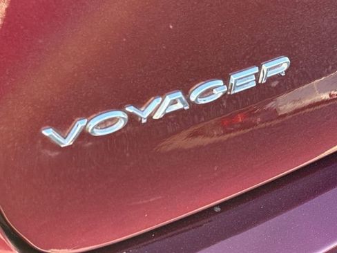 Used 2023 Chrysler Voyager LX image 22