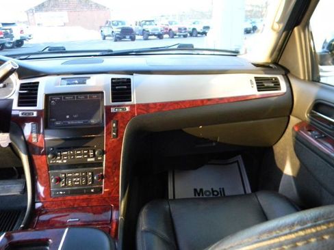 Used 2014 Cadillac Escalade Premium image 20