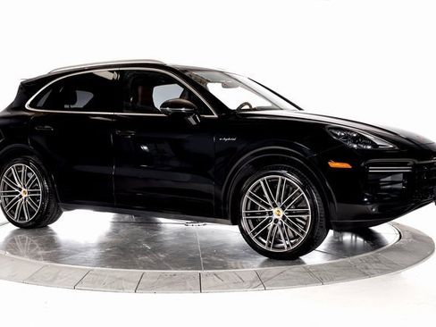 Used 2022 Porsche Cayenne Turbo S image 8