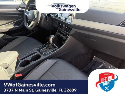 Used 2024 Volkswagen Jetta SE image 10