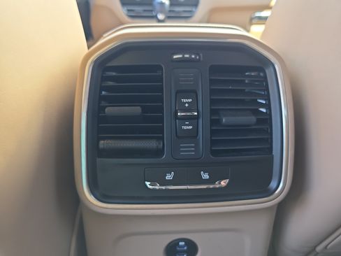 Certified 2023 Porsche Macan S AWD/4WD image 15