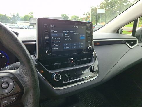 Used 2021 Toyota Corolla LE FWD image 23