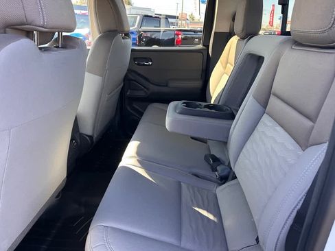 Used 2023 Nissan Frontier SV w/ SV Convenience Package image 12