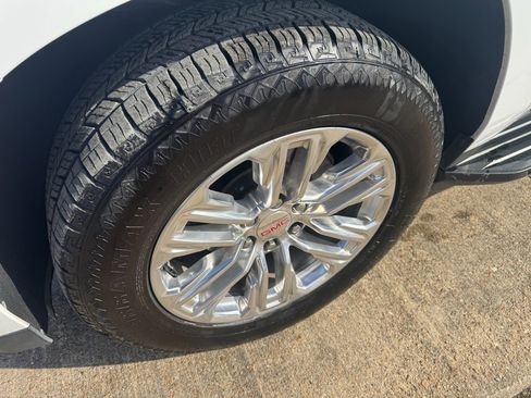 Used 2023 GMC Yukon SLT image 9