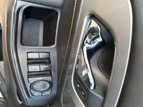 Used 2020 Chevrolet Traverse LT w/ LT Premium Package AWD/4WD image 22