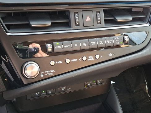 Used 2024 Lexus ES 350 w/ Premium Package image 17