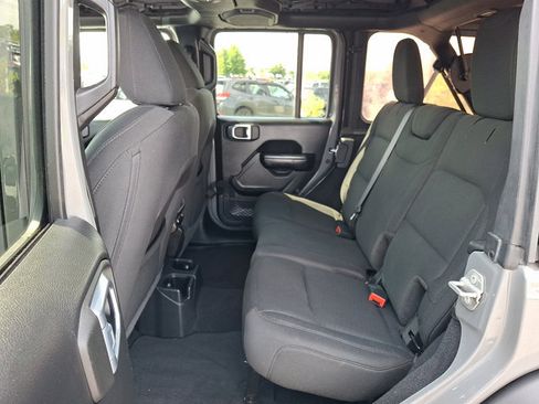 Used 2021 Jeep Wrangler 4WD Unlimited Willys image 11
