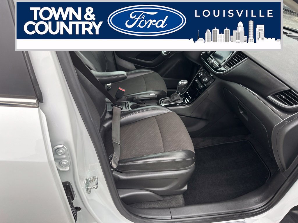 Used 2021 Buick Encore Preferred AWD/4WD image 3
