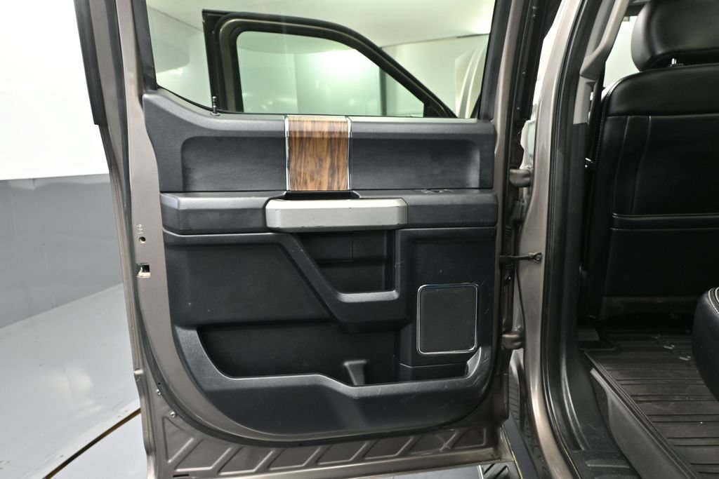 Used 2019 Ford F150 Lariat w/ Equipment Group 502A Luxury AWD/4WD image 30