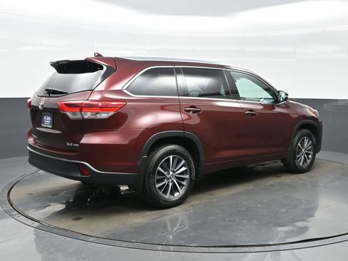 Used 2017 Toyota Highlander XLE image 6