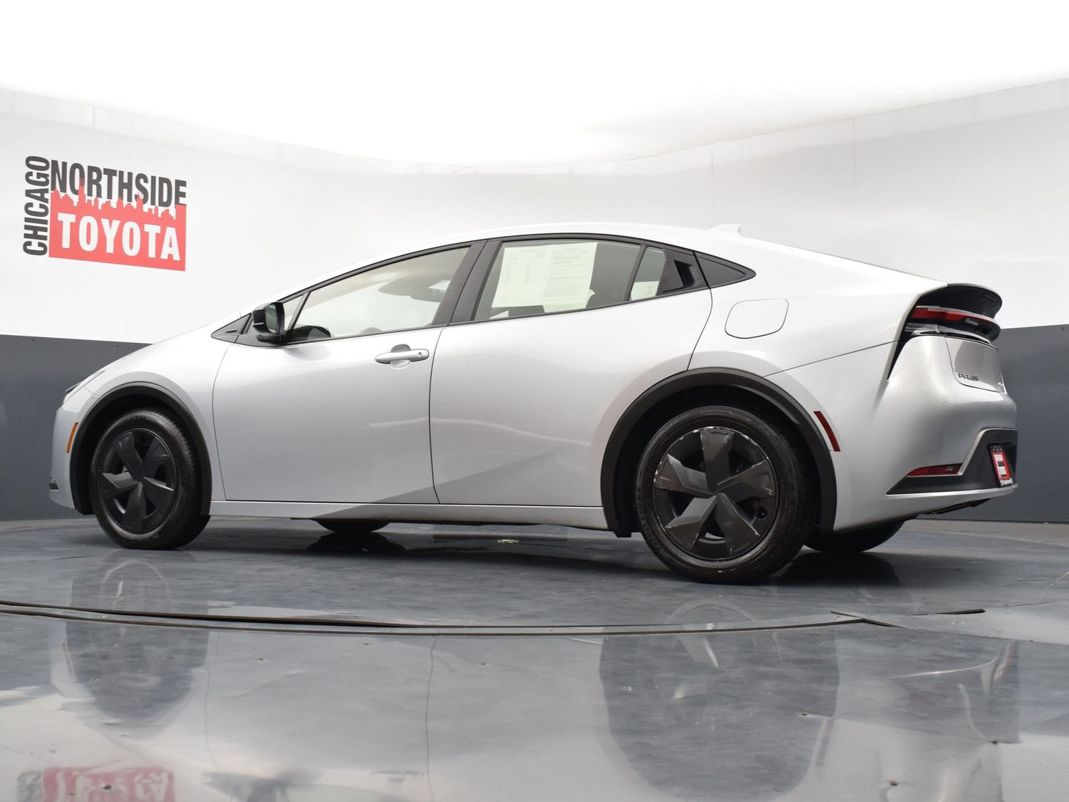 Used 2025 Toyota Prius LE FWD image 25