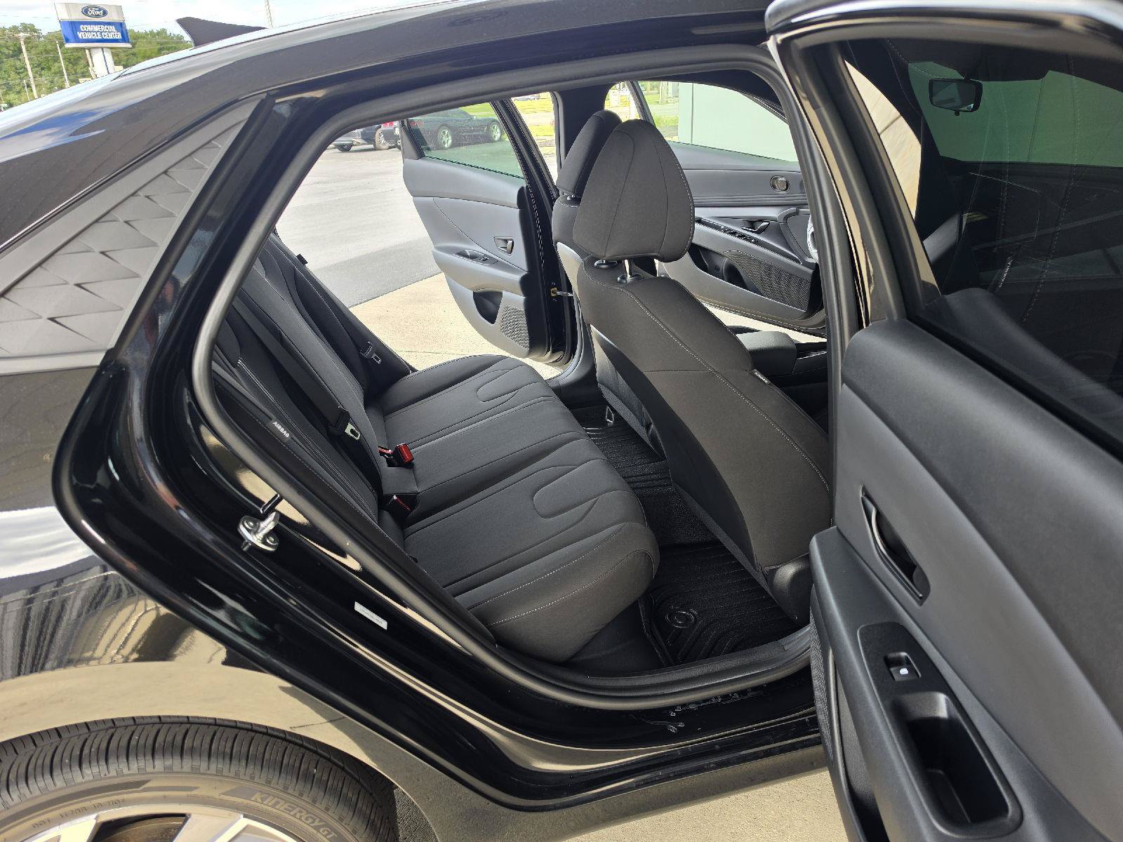 Used 2025 Hyundai Elantra SEL FWD image 10