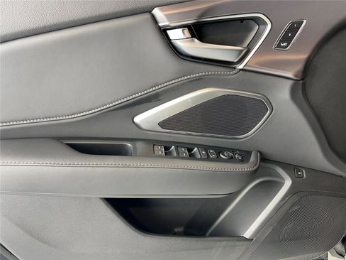 Used 2025 Acura RDX SH-AWD image 16