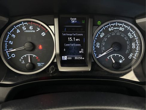 Used 2018 Toyota Tacoma SR5 AWD/4WD image 23