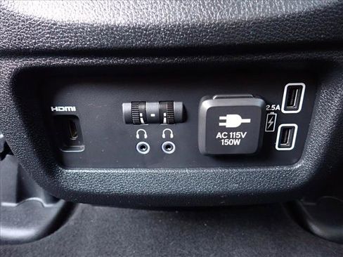 Used 2021 Honda Pilot Touring image 13