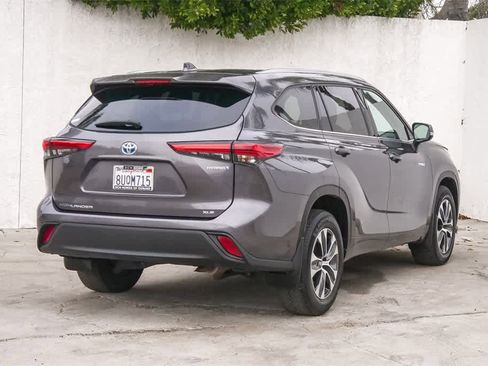 Used 2021 Toyota Highlander XLE image 7