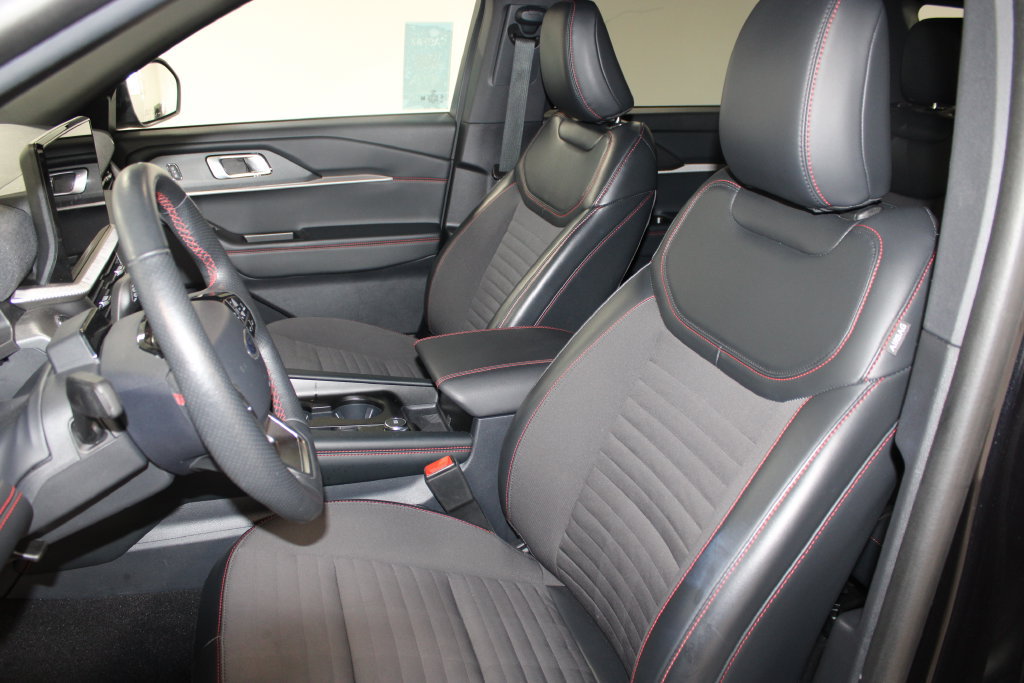 Used 2025 Ford Explorer ST-Line AWD/4WD image 13