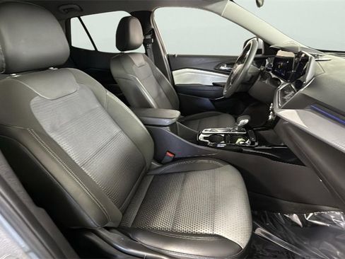 Used 2025 Chevrolet Trax LT image 45