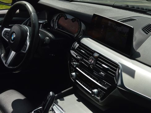 Used 2019 BMW 530i w/ M Sport Package RWD image 40