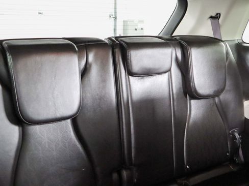Used 2024 Kia Carnival EX FWD image 29