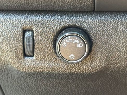 Used 2022 Chevrolet Colorado LT w/ Fleet Safety Package image 16