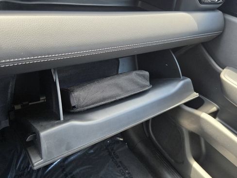 Used 2024 Honda Pilot Touring image 23