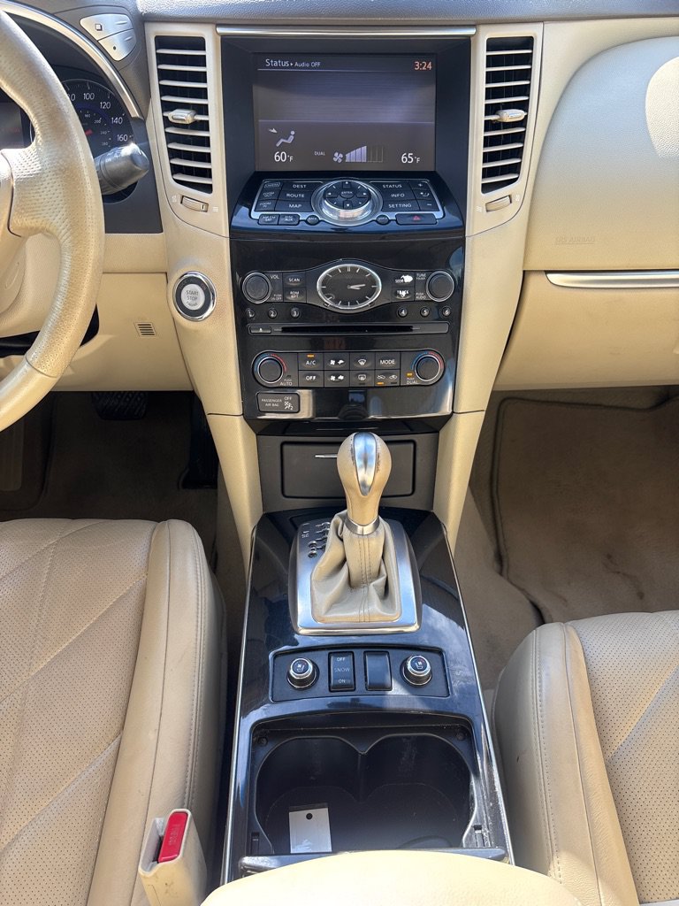 Used 2011 INFINITI FX35 AWD w/ Premium Pkg image 16