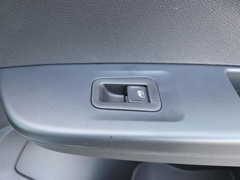 New 2025 Volkswagen Taos SE image 31