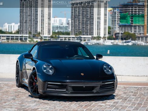 Used 2021 Porsche 911 Carrera 4S w/ Sport Package image 12