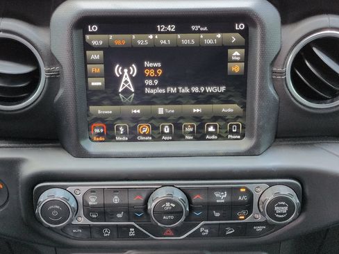 Used 2018 Jeep Wrangler Unlimited Sahara AWD/4WD image 18
