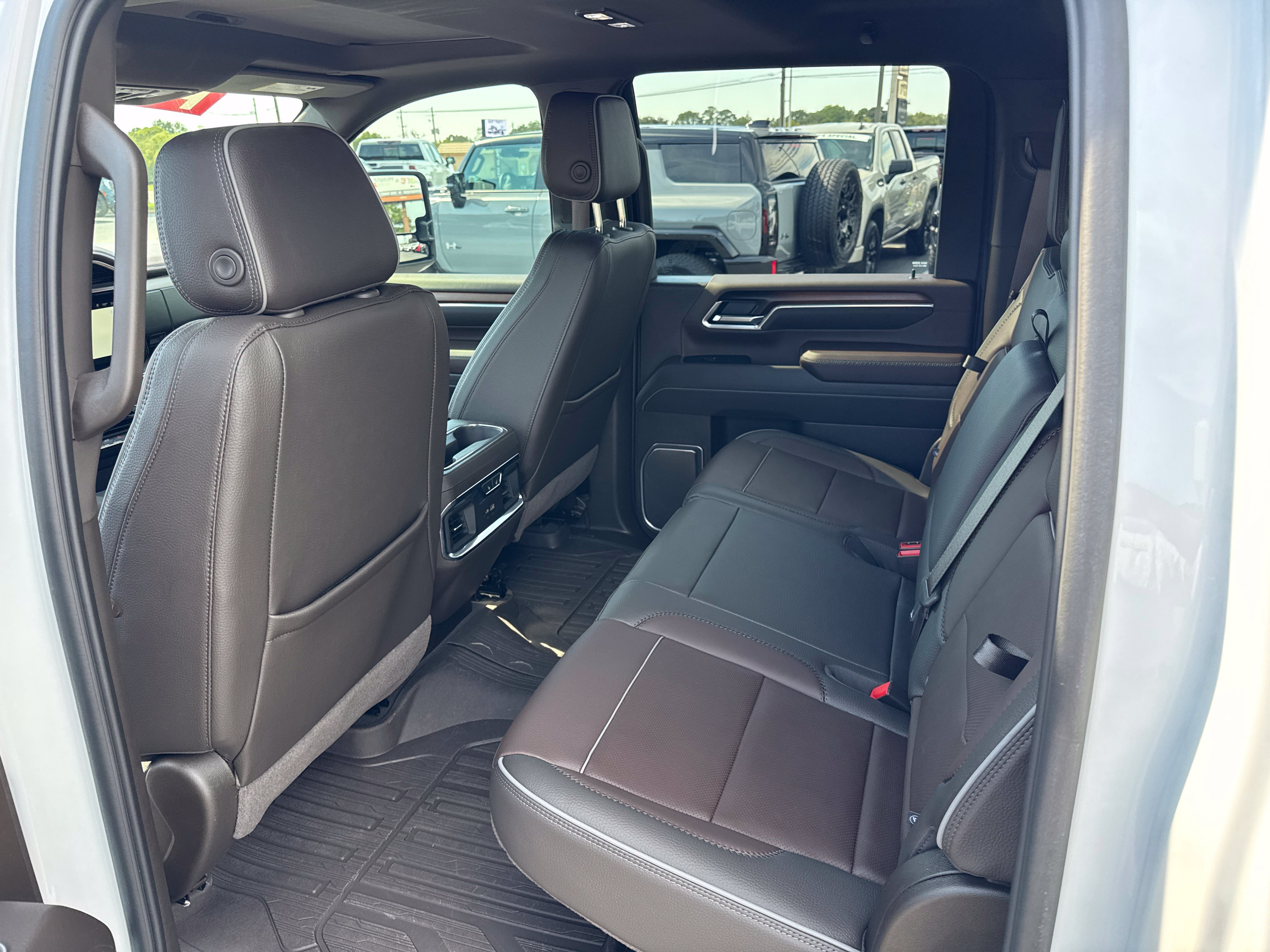 Used 2025 GMC Sierra 2500 Denali w/ Denali Reserve Package AWD/4WD image 10