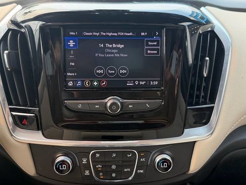 Used 2022 Chevrolet Traverse LS FWD image 18