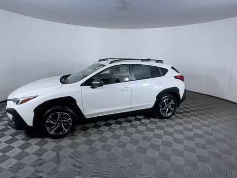 Used 2024 Subaru Crosstrek 2.0i Premium image 4