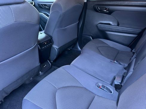Used 2023 Toyota Highlander LE image 11