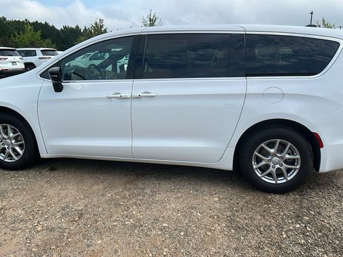 New 2026 Chrysler Voyager LX image 11