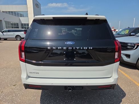 Used 2025 Ford Expedition Active AWD/4WD image 4