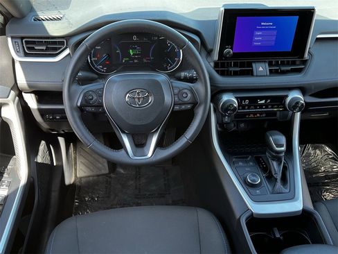 Used 2024 Toyota RAV4 SE image 10