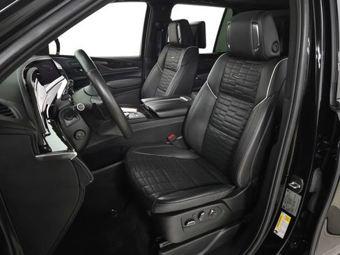 Certified 2024 Cadillac Escalade Sport Platinum w/ LPO, ONYX Package AWD/4WD image 18