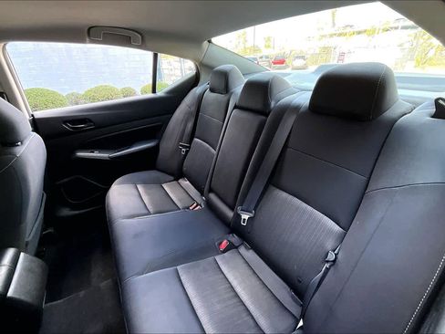 Used 2024 Nissan Altima 2.5 SV image 18