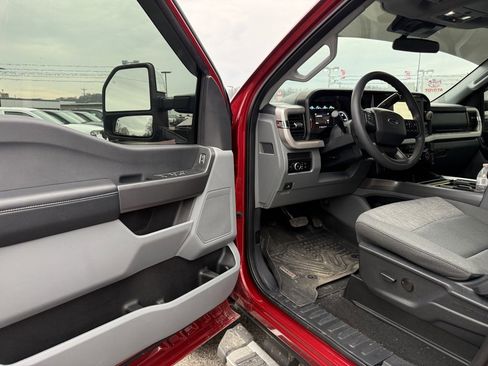Used 2024 Ford F250 XLT image 12