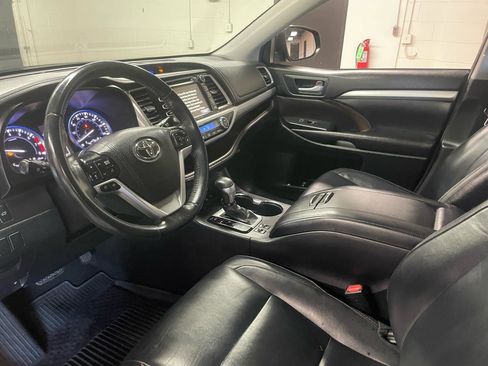 Used 2016 Toyota Highlander XLE AWD/4WD image 10