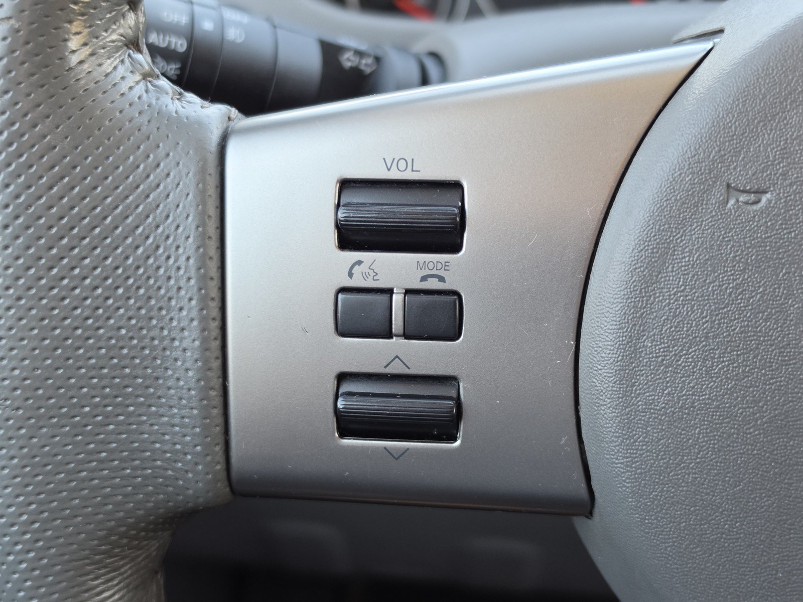 Used 2011 Nissan Frontier SL RWD image 15