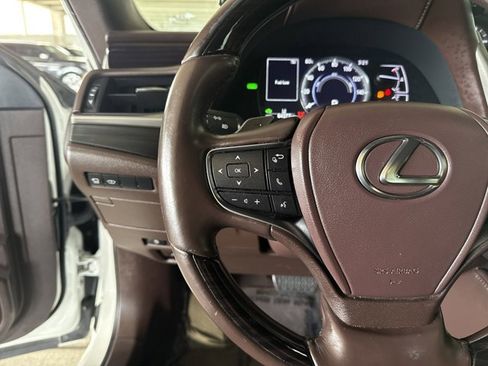 Used 2019 Lexus ES 300h Ultra Luxury w/ Accessory Package 2 image 15