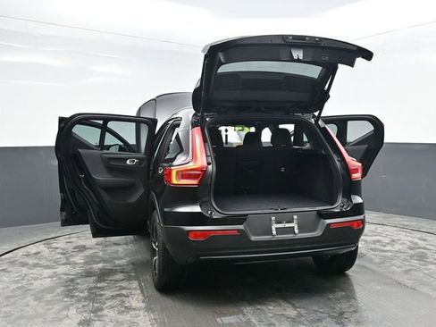 Used 2024 Volvo XC40 B5 Core image 42