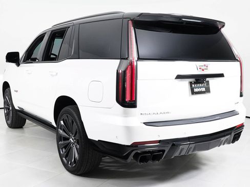 Used 2025 Cadillac Escalade V AWD/4WD image 18