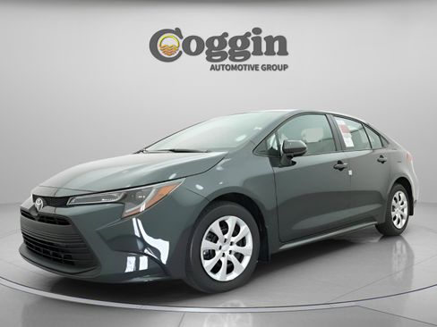 Used 2025 Toyota Corolla LE FWD image 17