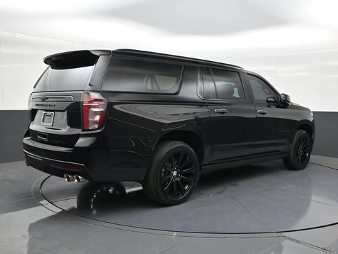 Used 2024 Chevrolet Suburban Premier w/ Premium Package RWD image 5