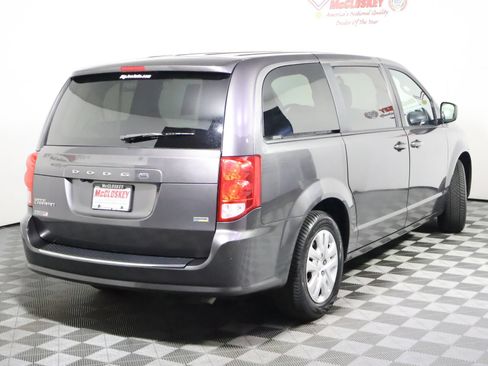 Used 2018 Dodge Grand Caravan SE FWD image 5