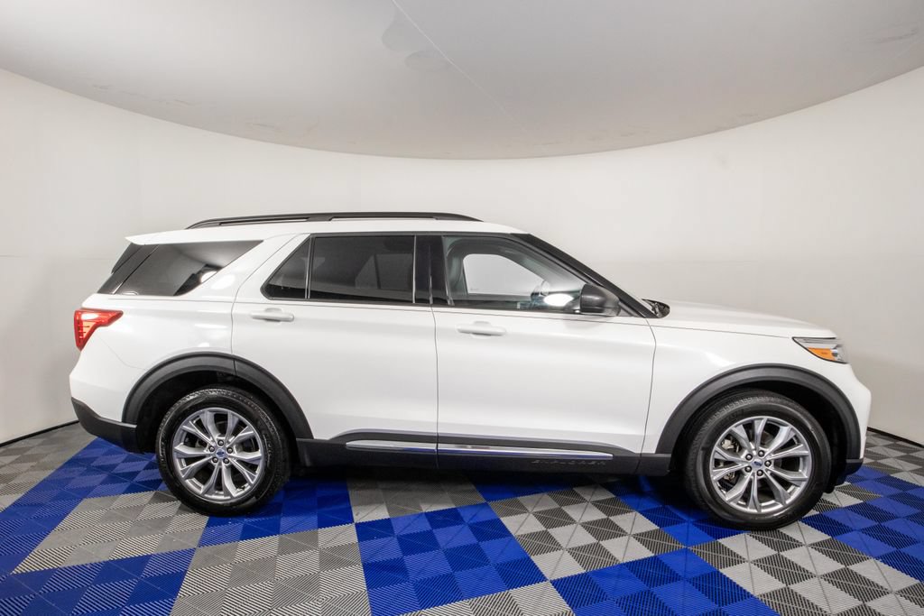 Used 2023 Ford Explorer XLT w/ Equipment Group 202A AWD/4WD image 5